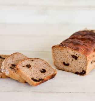 Chleb żytni na naturalnym zakwasie ze śliwką